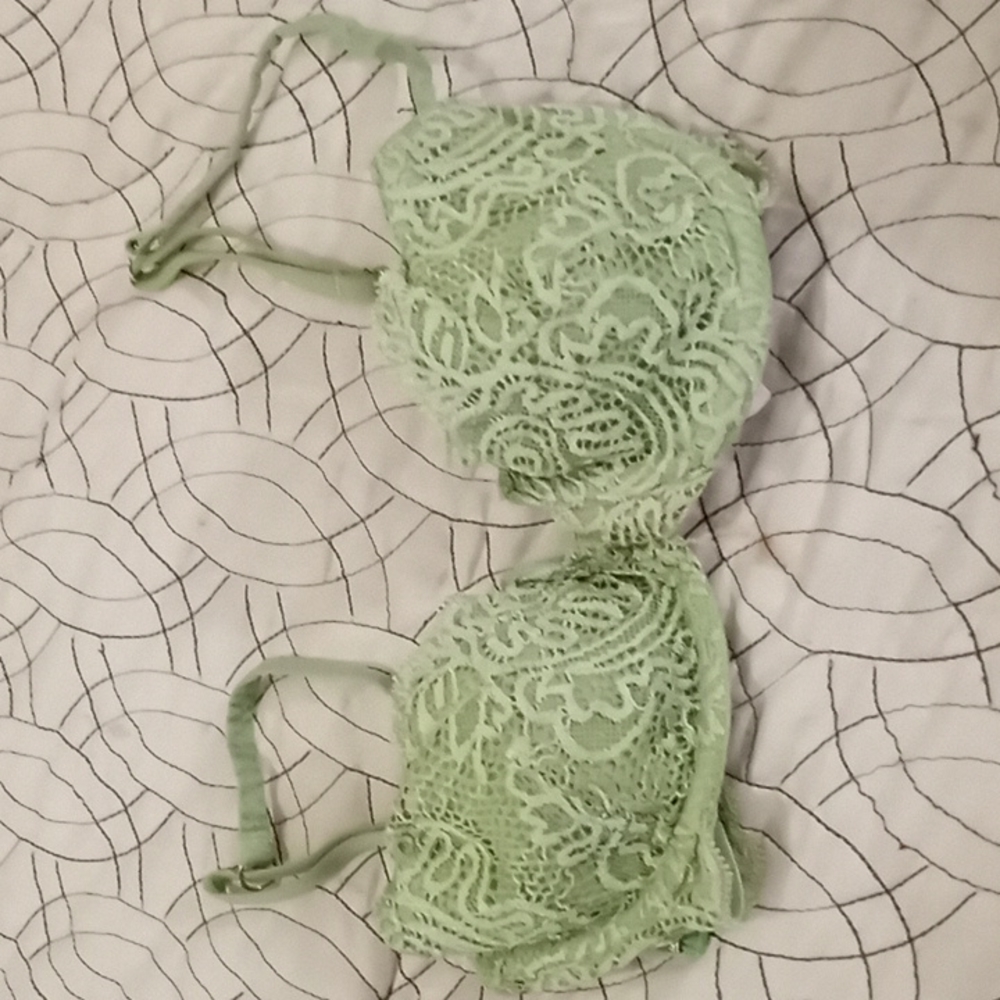 4 Bras - Picture 4 of 7